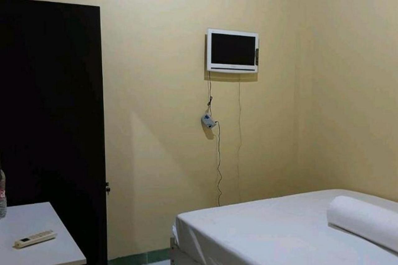 Guest House Syariah Lp3B Brebes Redpartner Exterior photo